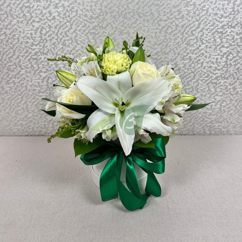 Интересная композиция из цветов Эквадор